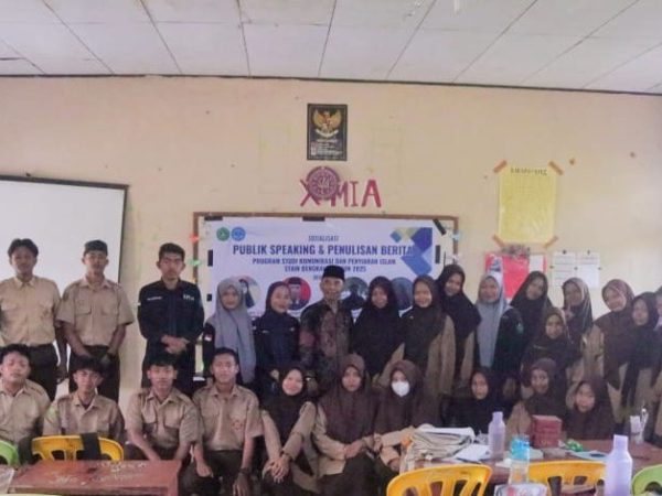 Kolaborasi Dosen dan Mahasiswa Prodi KPI Taja Literasi Publik Speaking di MAN 2 Bengkalis Kolaborasi Dosen dan Mahasiswa Prodi KPI Taja Literasi Publik Speaking di MAN 2 Bengkalis