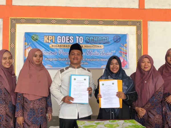 Prodi KPI STAIN Bengkalis Gelar Seminar Pemanfaatan Media Sosial Prodi KPI STAIN Bengkalis Gelar Seminar Pemanfaatan Media Sosial